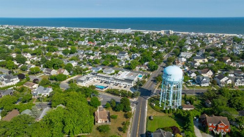 Madison Avenue Beach Club - image 20