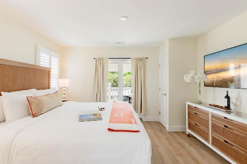 Madison Avenue Beach Club - image 5