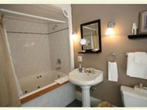The Dormer House - image 43