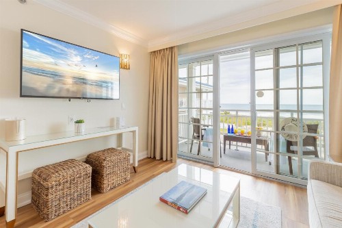 La Mer Beachfront Resort - image 10