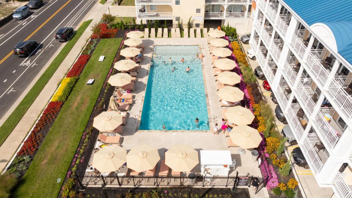 La Mer Beachfront Resort - image 2