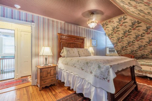 Captain Mey's Inn - image 10