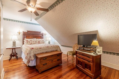 Captain Mey's Inn - image 11