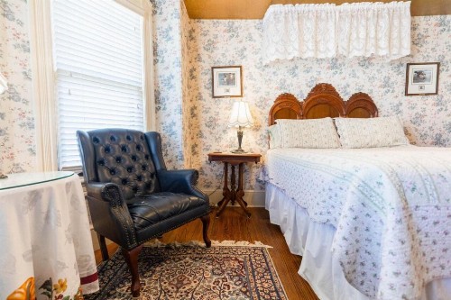 Captain Mey's Inn - image 12
