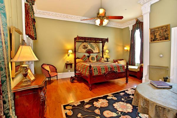 Southern Mansion - image 5