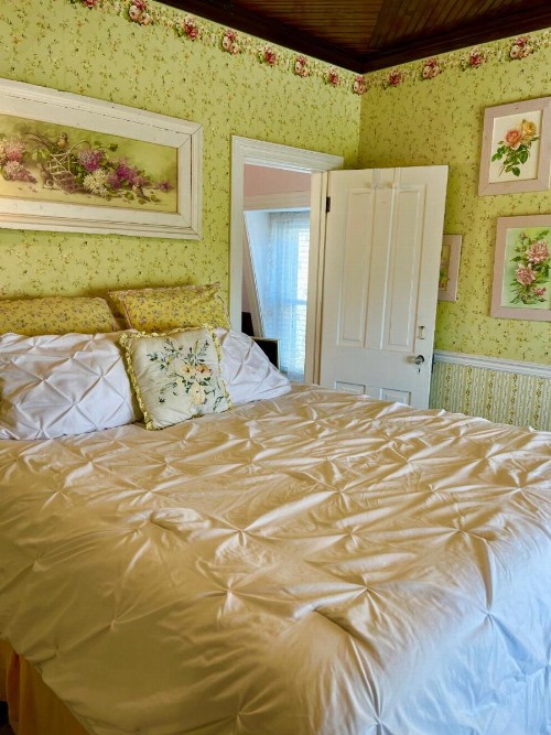 Angel of the Sea Bed and Breakfast - image 34