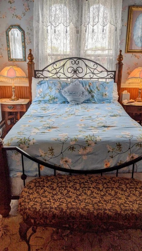 Angel of the Sea Bed and Breakfast - image 4