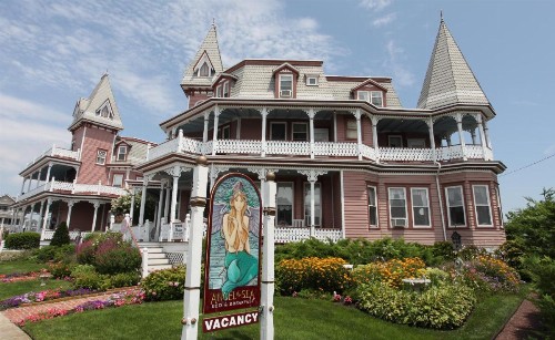 Angel of the Sea Bed and Breakfast - image 7