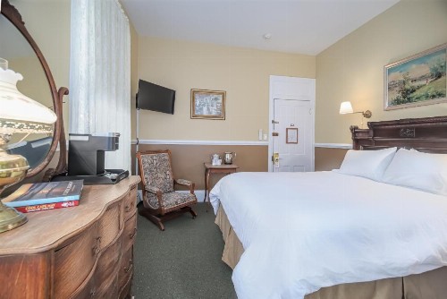 Bedford Inn - image 17
