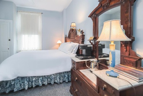 Bedford Inn - image 20