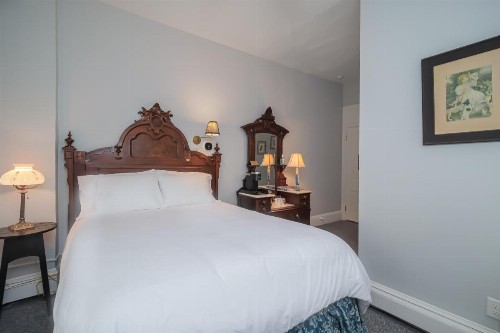 Bedford Inn - image 22