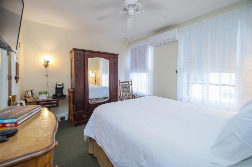 Bedford Inn - image 24