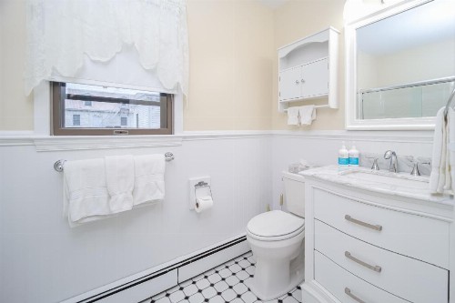 Bedford Inn - image 30