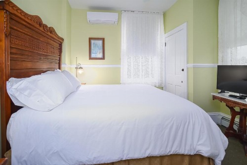 Bedford Inn - image 38