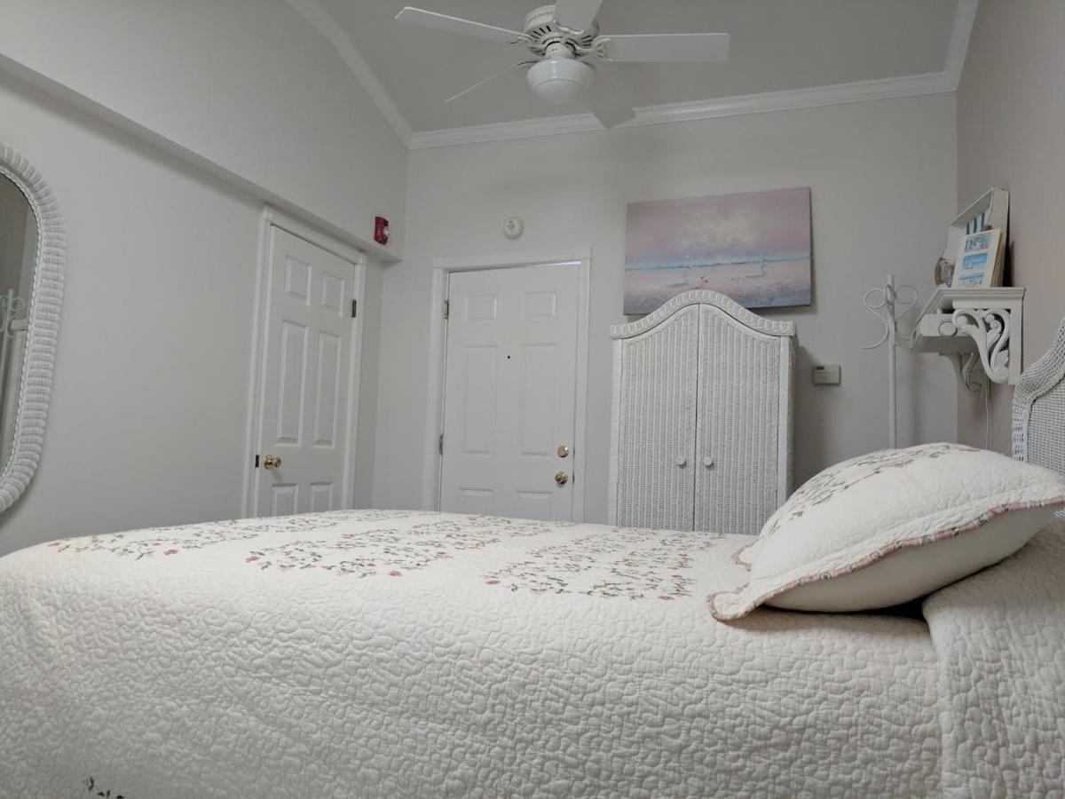 Inn At The Park - The Cottage - image 3