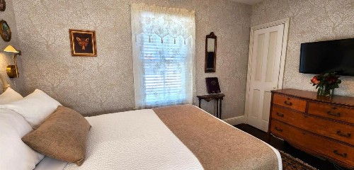 The Mason Cottage Downtown - image 24