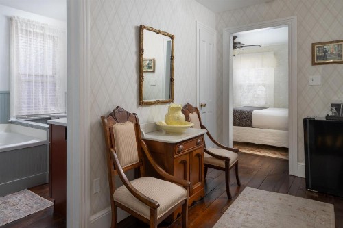 The Mason Cottage Downtown - image 34