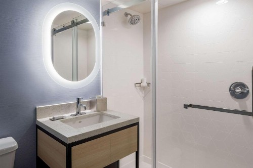 DoubleTree Suites by Hilton Doheny Beach - image 30