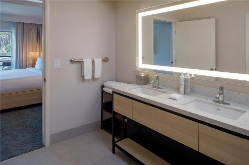 DoubleTree Suites by Hilton Doheny Beach - image 41