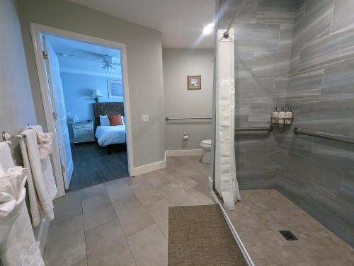 Capitola Hotel - image 33