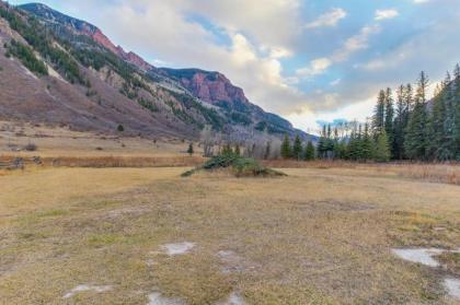 Chair Mountain Cabin at Filoha Meadows - image 11