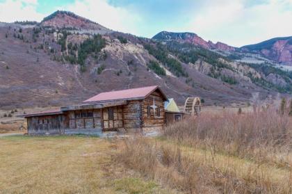 Chair Mountain Cabin at Filoha Meadows - image 2
