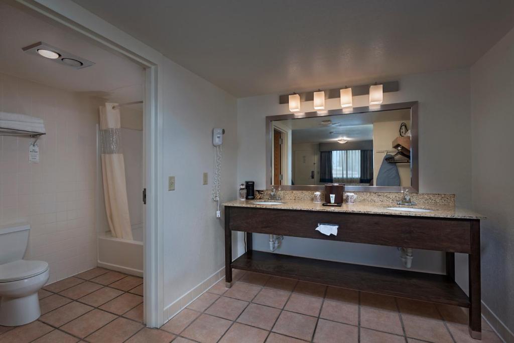 Best Western Stevens Inn - image 2