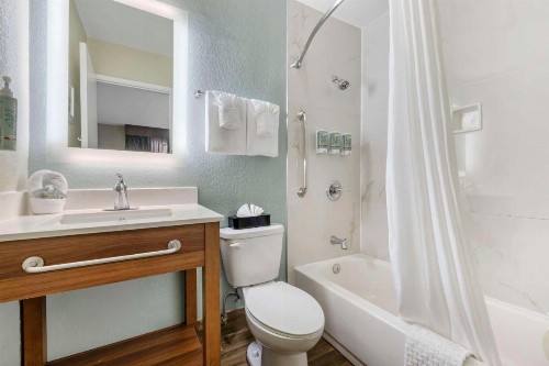Best Western Carlsbad by the Sea - image 3