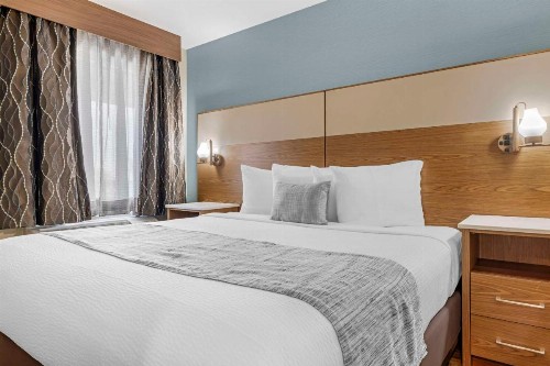 Best Western Carlsbad by the Sea - image 32