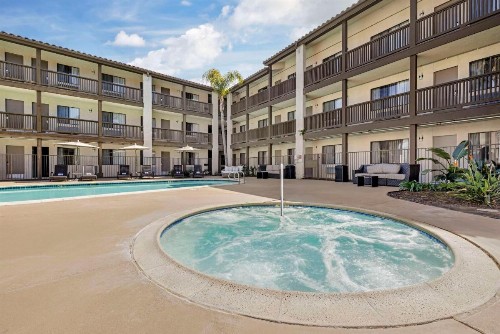Best Western Carlsbad by the Sea - image 4