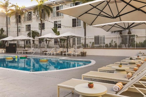 Hilton Garden Inn Carlsbad Beach - image 15