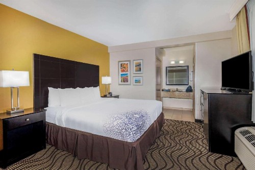 La Quinta by Wyndham Carlsbad - Legoland Area - image 19