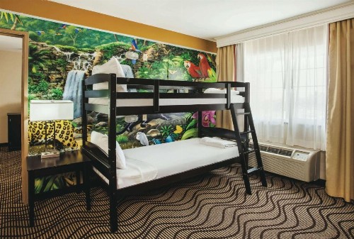 La Quinta by Wyndham Carlsbad - Legoland Area - image 24