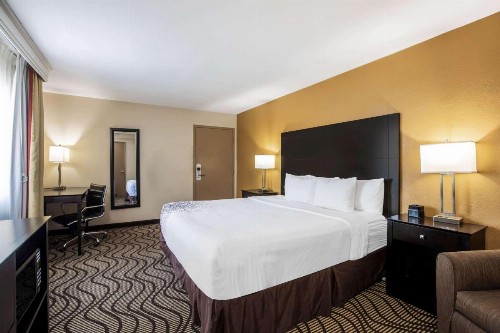 La Quinta by Wyndham Carlsbad - Legoland Area - image 27