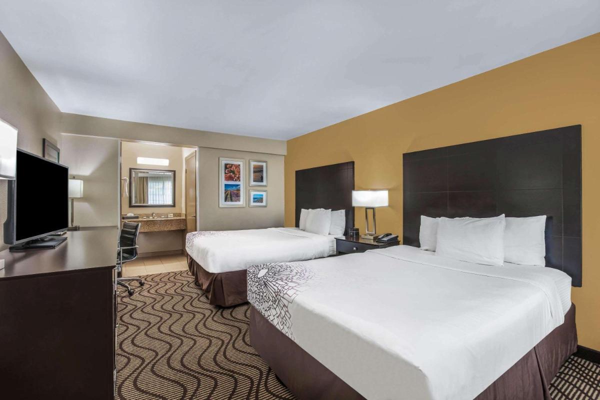 La Quinta by Wyndham Carlsbad - Legoland Area - image 3