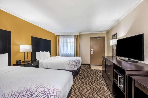 La Quinta by Wyndham Carlsbad - Legoland Area - image 30