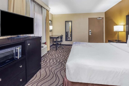 La Quinta by Wyndham Carlsbad - Legoland Area - image 31