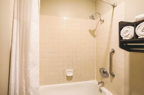 La Quinta by Wyndham Carlsbad - Legoland Area - image 33
