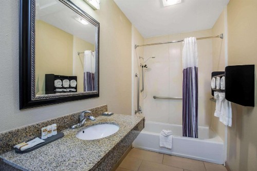 La Quinta by Wyndham Carlsbad - Legoland Area - image 38