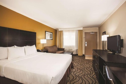 La Quinta by Wyndham Carlsbad - Legoland Area - image 4