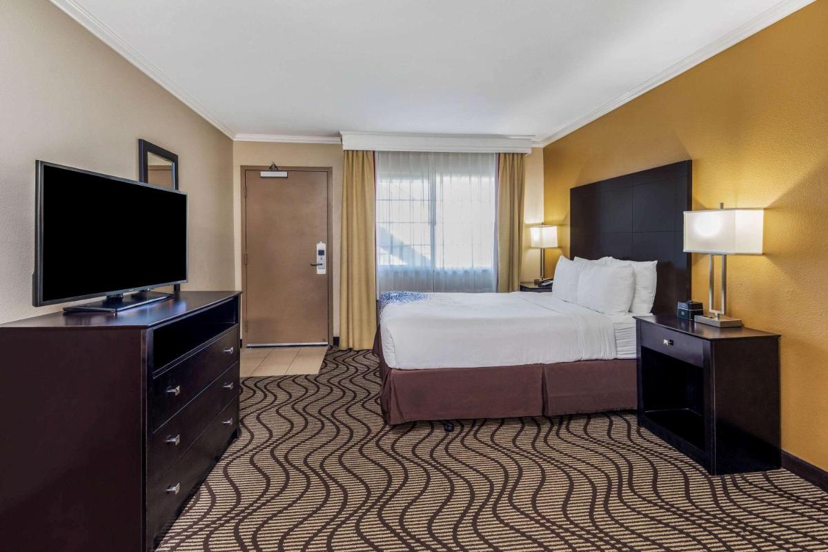 La Quinta by Wyndham Carlsbad - Legoland Area - image 5