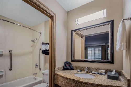 La Quinta by Wyndham Carlsbad - Legoland Area - image 9