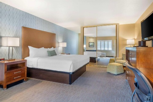 Best Western Plus Beach View Lodge - image 16