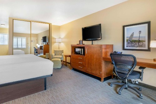 Best Western Plus Beach View Lodge - image 18