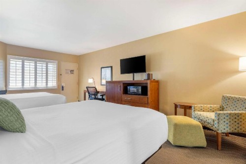 Best Western Plus Beach View Lodge - image 20