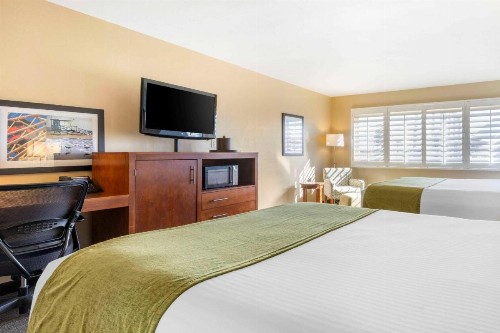 Best Western Plus Beach View Lodge - image 23