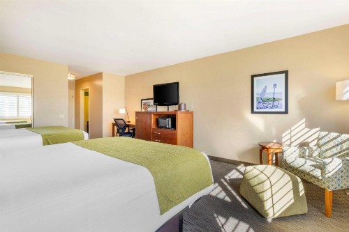 Best Western Plus Beach View Lodge - image 24