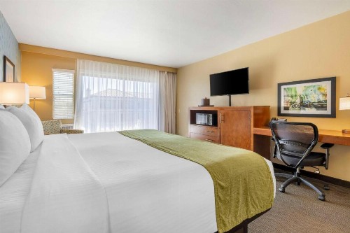 Best Western Plus Beach View Lodge - image 26