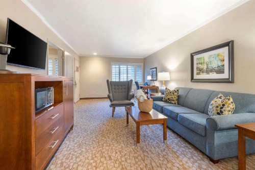 Best Western Plus Beach View Lodge - image 28
