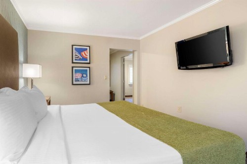 Best Western Plus Beach View Lodge - image 29